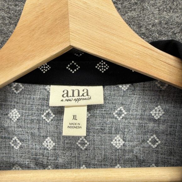 a.n.a. Shirt Women XL Black Geometric Button Up Collared Long Sleeve Rayon - Picture 3 of 7